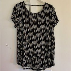 Ava Sky/Fighting Eel black and white top